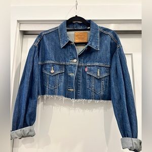 Levi’s cropped denim jacket